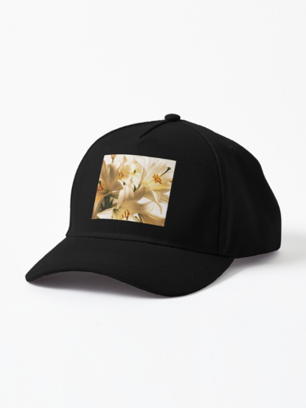 Topi dengan Gambar Motif Flora dan Fauna